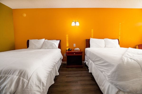 Room, 2 Queen Beds, Non Smoking | In-room safe, desk, free WiFi, bed sheets - Crossroads Motel Seiling Us 60 (Seiling)