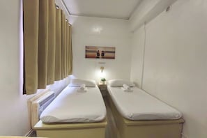 Economy Twin Room | 1 bedroom, desk, soundproofing, iron/ironing board