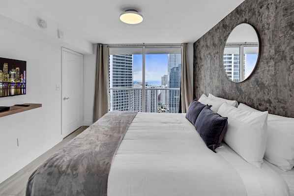 2 bedrooms, iron/ironing board, travel crib, WiFi - LUX 2B/2B Brickell - Free Parking (Miami)