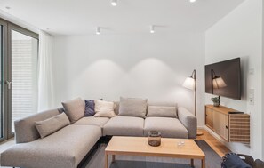 Smart TV - 1 bedroom awesome apartment in Tossens (Tossens)