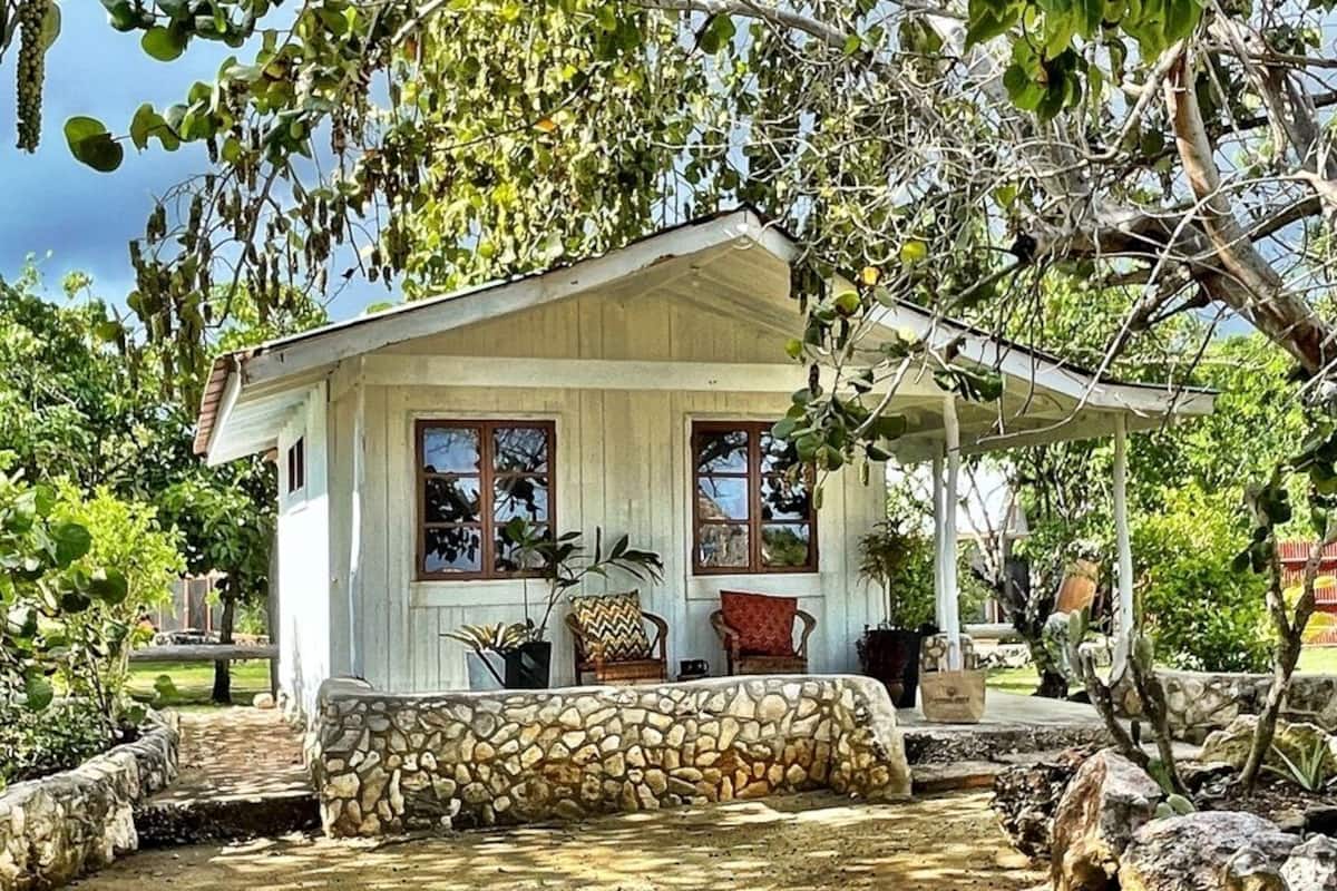 Cottage | 1 bedroom, in-room safe, free WiFi, bed sheets