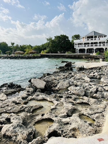 Coral Cove Wellness Resort