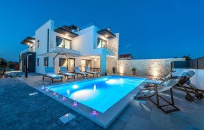 A heated pool - Luxurious home in Sukosan (Sukosan)