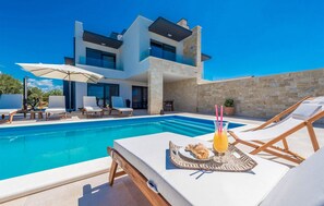 Et oppvarmet basseng