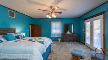3 bedrooms, in-room safe, desk, iron/ironing board