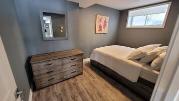 4 bedrooms, desk, iron/ironing board, travel crib