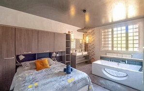 6 Schlafzimmer, Reisekinderbett, kostenloses WLAN, Bettwäsche