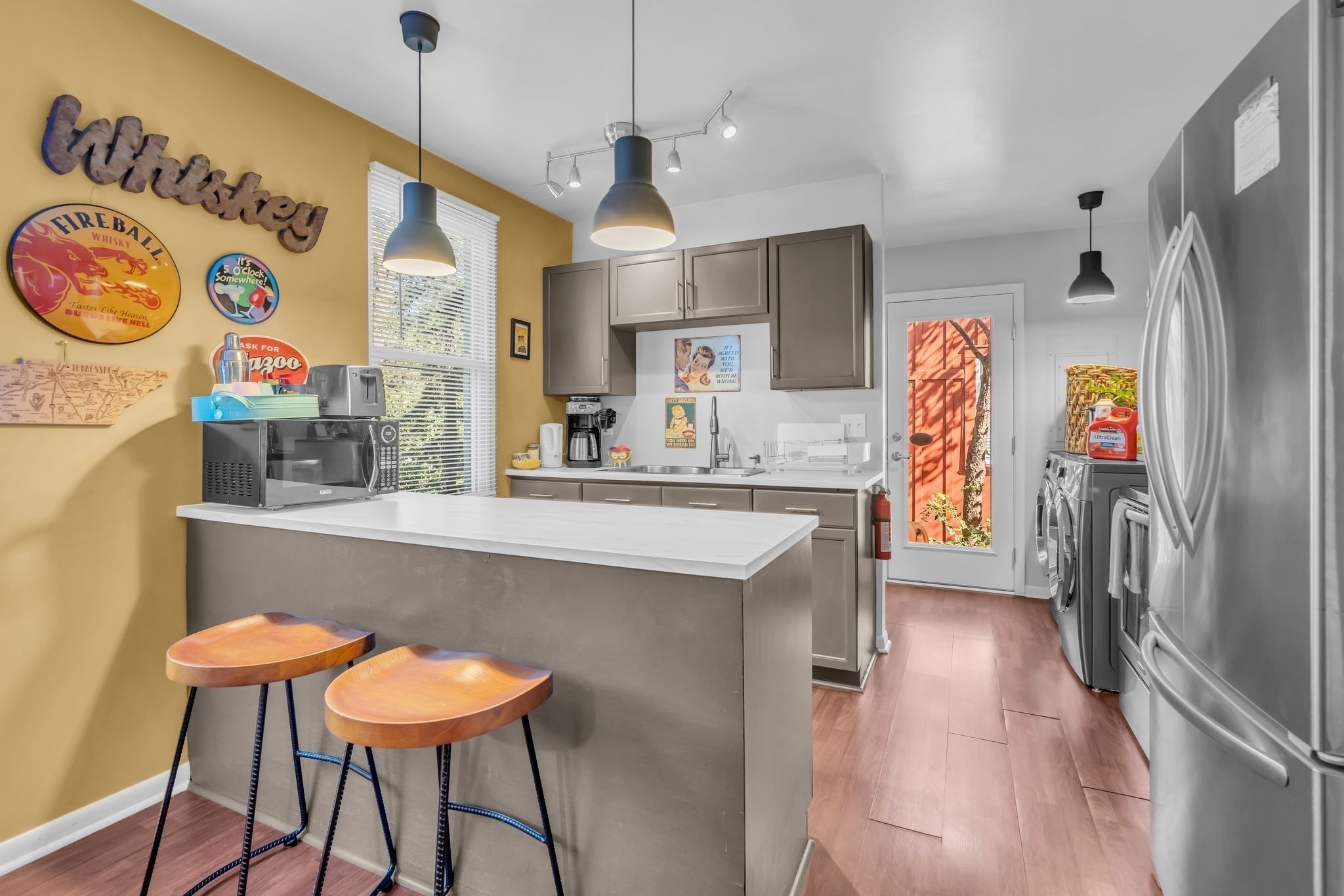 ثلاجة، ميكروويف، فرن، موقد طهي مسطح