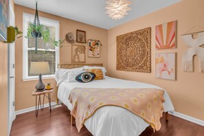 3 bedrooms, iron/ironing board, free WiFi, bed sheets