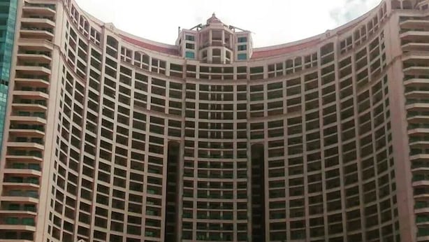 A large, multi-story hotel with a curved facade and a central tower. - San Stefano Grand Plaza (Alexandria)