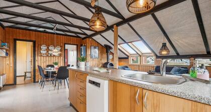 Nice home in HarboĂžre with WiFi