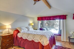 1 bedroom, iron/ironing board, travel cot, Internet