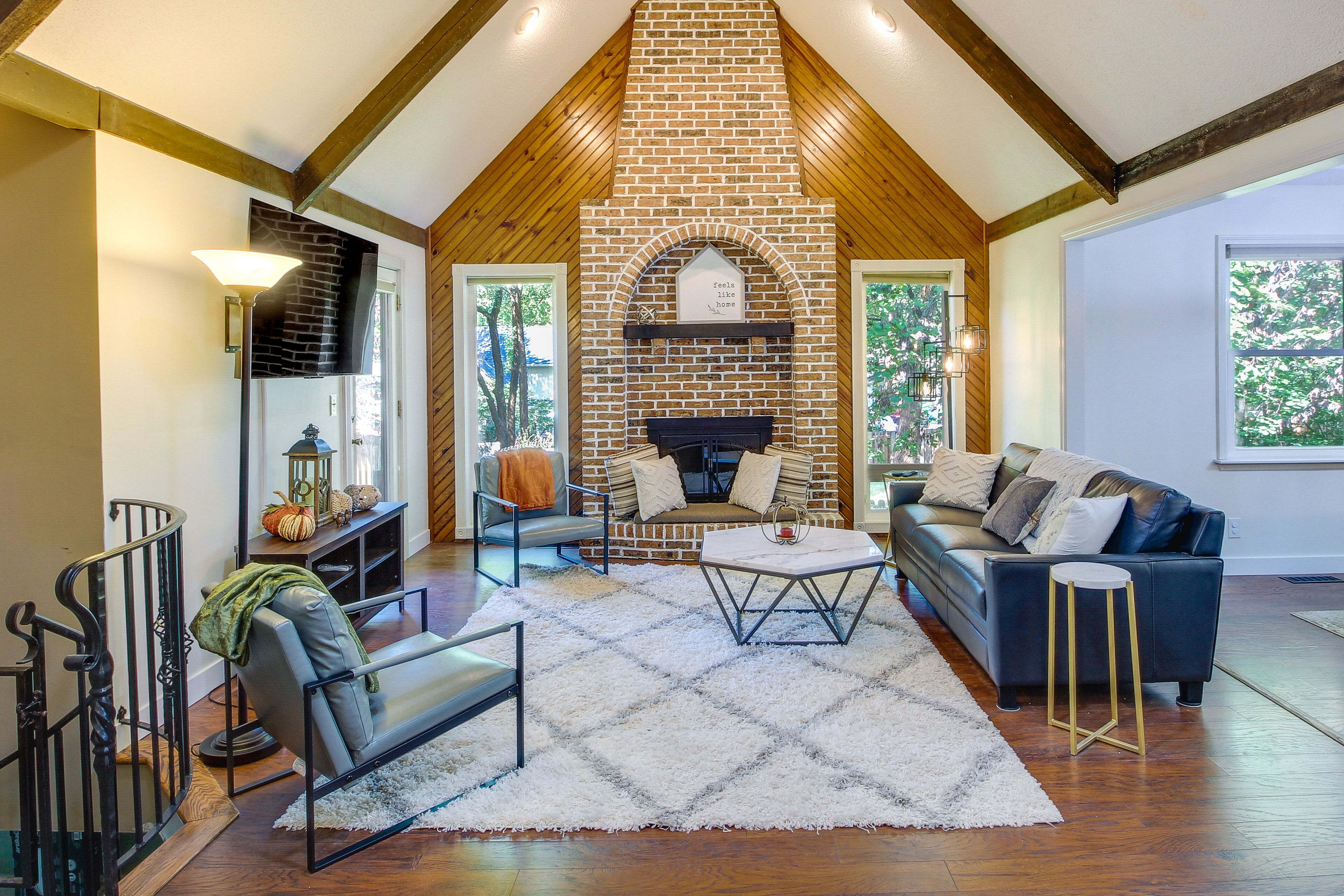 TV, fireplace, ping pong, offices