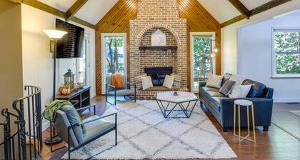 Overland Park Home w/ Fenced-In Yard & Gas Grill!