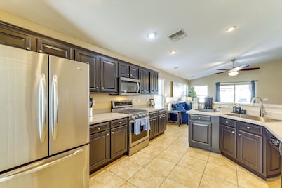 Heated Pool & Hot Tub at Home Near Luke AFB