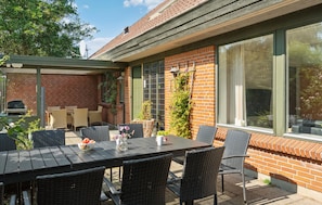 Outdoor dining - Beautiful home in Nykøbing M with WiFi (Nykøbing M)