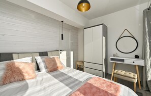2 Schlafzimmer, Reisekinderbett, kostenloses WLAN, Bettwäsche