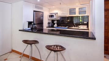 Four à micro-ondes, surface de cuisson