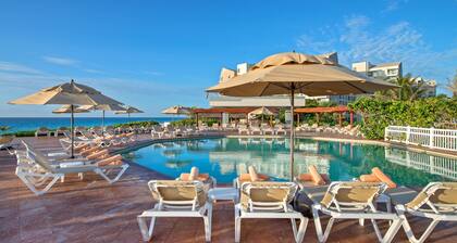 Breathtaking 2 bedroom Condo at Ocean Front Property Walk To La Isla Mall