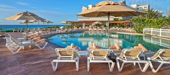 Breathtaking 2 bedroom Condo at Ocean Front Property Walk To La Isla Mall