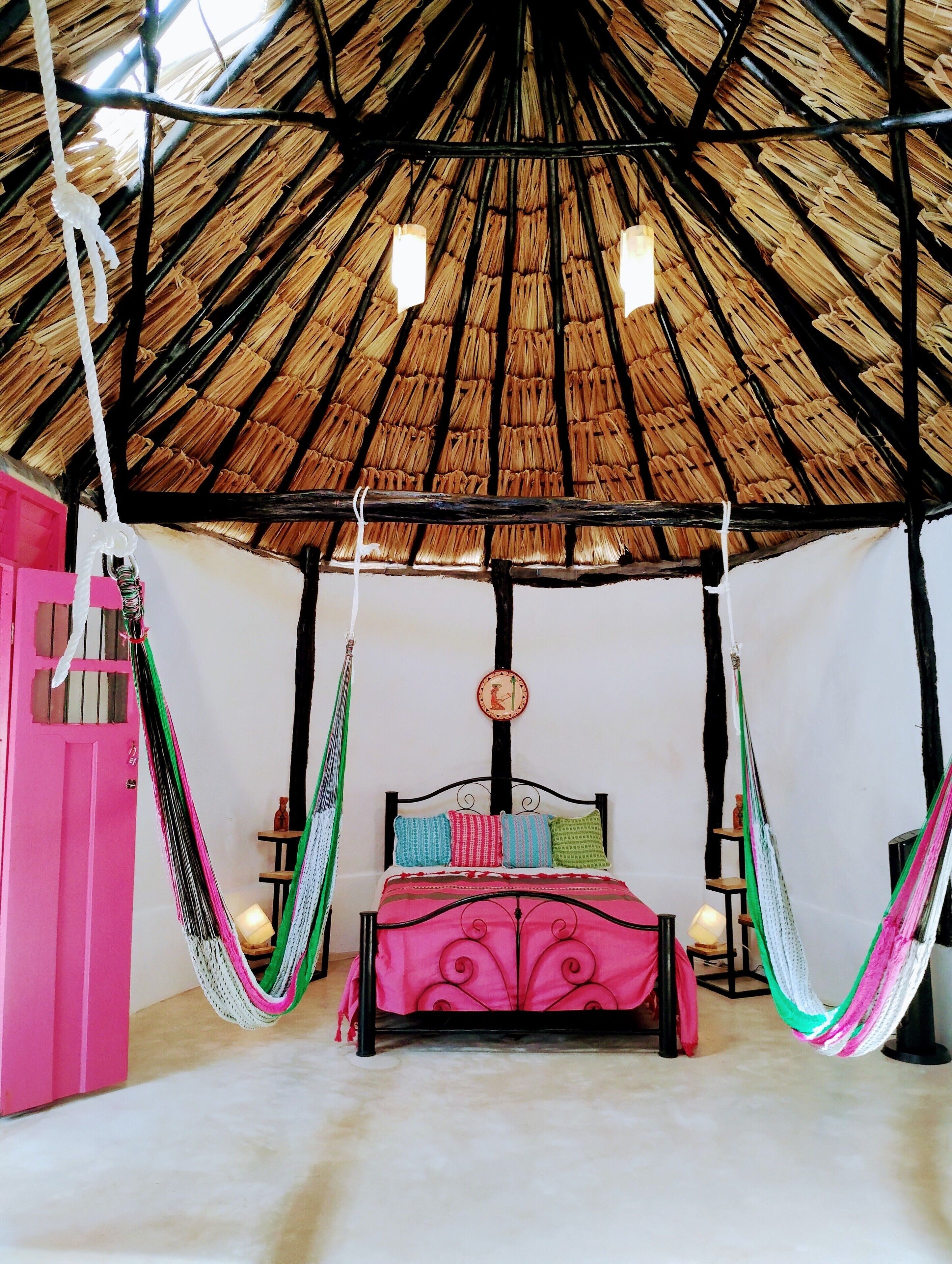 6 bedrooms, desk, travel cot, WiFi