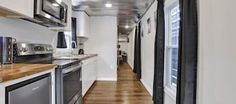 Cozy Electric Blue Cargo Cottage - Lot 25