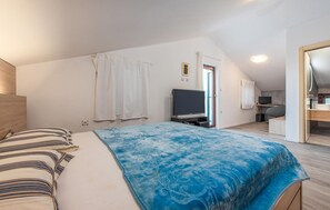 3 bedrooms, iron/ironing board, travel crib, free WiFi