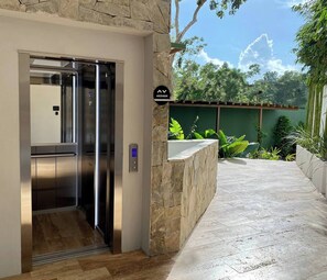 Interior - ANANA Yaaxlum 105 S | Oasis pool and Jacuzzi (Tulum)