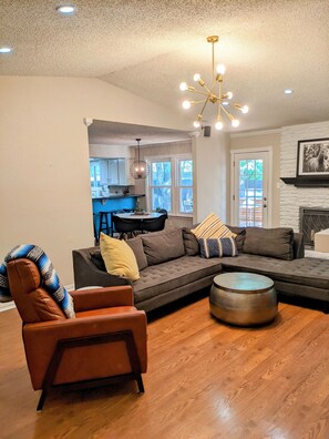 Smart TV, stereo - South Austin Charmer with Backyard Oasis (Austin)