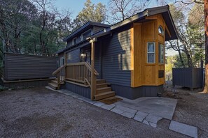 Exterior - Lookout Cabin (Hot Tub) (Dunsmuir)