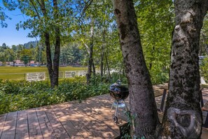 Terrace/patio - Modern Cabin (Alder) (Dunsmuir)