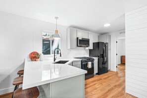 Kjøleskap, mikrobølgeovn og ovn