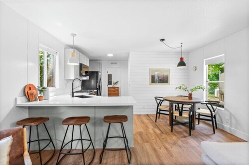 Modern Cabin (Alder)