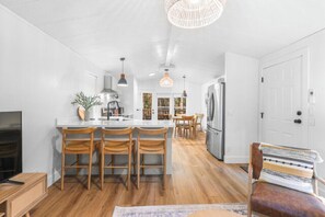 Interior - Modern Cabin (Aspen) (Dunsmuir)