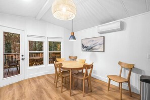 Dining - Modern Cabin (Aspen) (Dunsmuir)