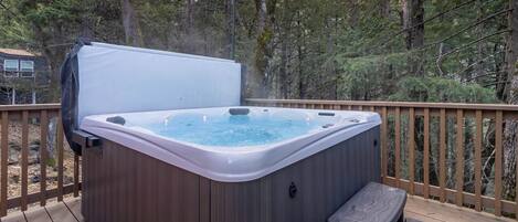 Outdoor spa tub