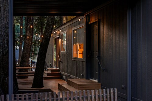 Modern Cabin (Banyan)