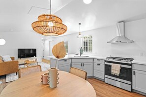 Interior - Modern Cabin (Maple) (Dunsmuir)