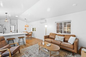 TV - Modern Cabin (Maple) (Dunsmuir)