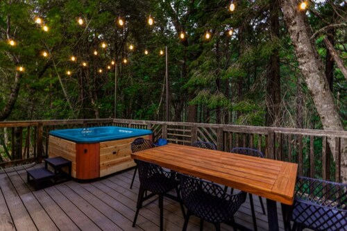 Modern Cabin - (Oak)