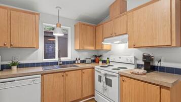 Kühlschrank, Mikrowelle, Ofen, Toaster