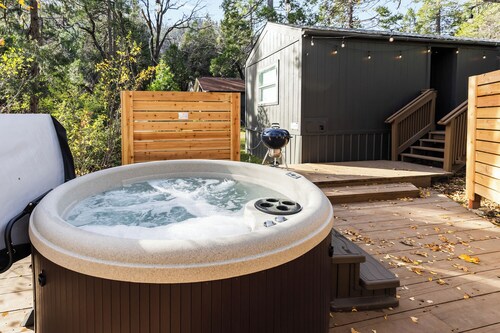 Modern Cabin (Rosewood)
