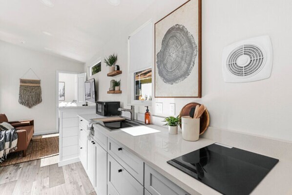 冰箱、微波炉、炉灶、烤面包机