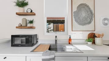 Fridge, microwave, stovetop, toaster