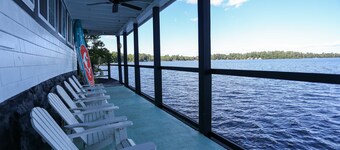 Charming Lakefront Home: Big Porches, Kayaks & Room to Gather