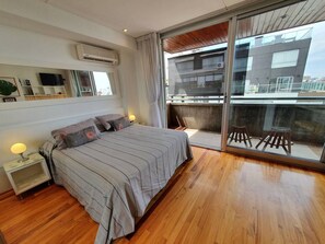 2 多间卧室、办公桌、熨斗/熨衣板、旅行婴儿床