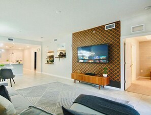 Interior - Modern 2BR close to Disney Free Waterpark (Kissimmee)