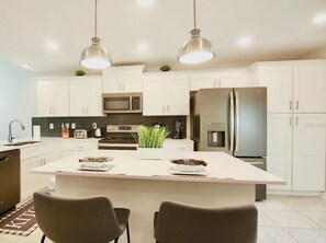 Fridge, microwave, oven, stovetop - Modern 2BR close to Disney Free Waterpark (Kissimmee)