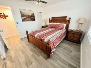 2 bedrooms, desk, free WiFi, bed sheets - Beach Within Reach Apt 3 (Clearwater)