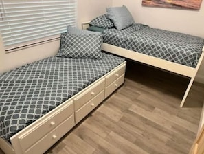 2 chambres, bureau, Wi-Fi gratuit, draps fournis